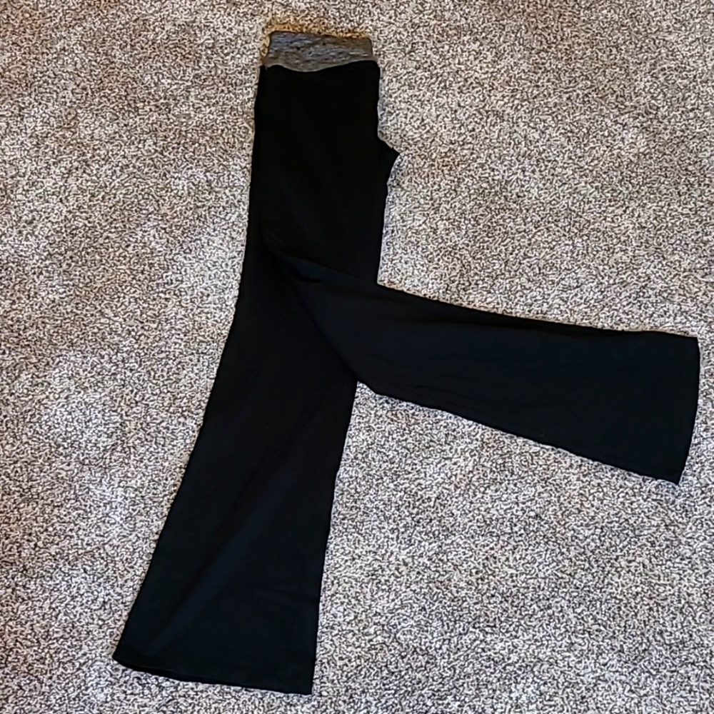 Sz med. Yoga pants.